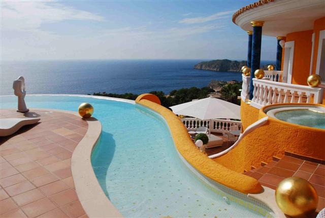 Mesmerizing Villa in the Spanish Coast