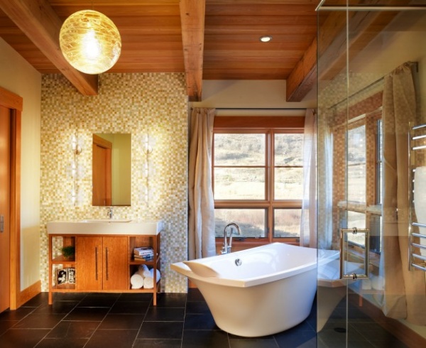 Phòng tắm tinh tế với nội thất bằng gỗ