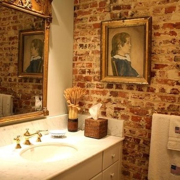 Phòng tắm cuốn hút với tường gạch
