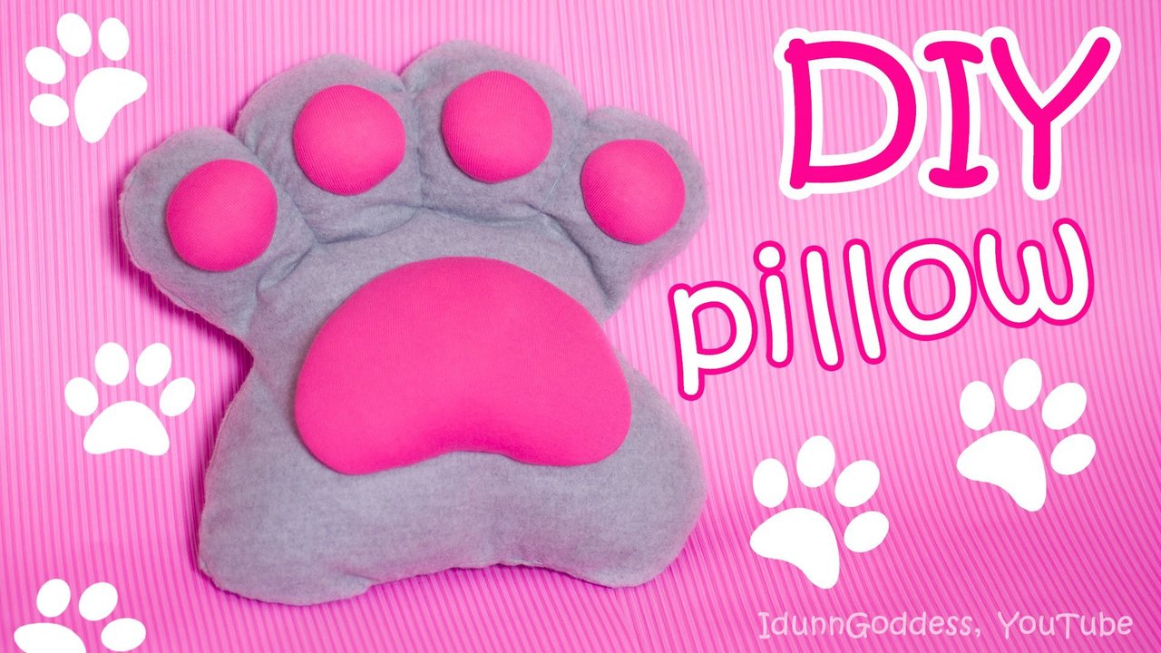 DIY Paw Pillow ~ เปลี่ยนเสื้อเก่าให้กลายเป็นหมอนเท้าน้องเหมียวสุดเก๋
