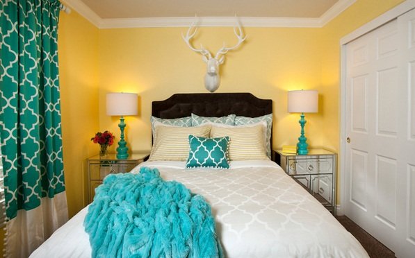 Phòng ngủ tuyệt vời với 3 sắc màu xám, xanh ngọc và vàng