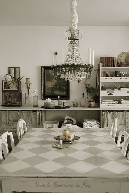 Phòng ăn với thiết kế cổ điển - Phòng ăn