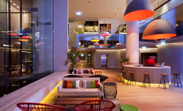 Khách sạn QT Gold Coast sang trọng, đầy màu sắc bên bờ biển Gold Coast - QT Gold Coast Hotel - Trang trí - Kiến trúc - Ý tưởng - Nhà thiết kế - Nội thất - Thiết kế thương mại - Khách sạn - Queensland - Gold Coast - Australia - Nic Graham
