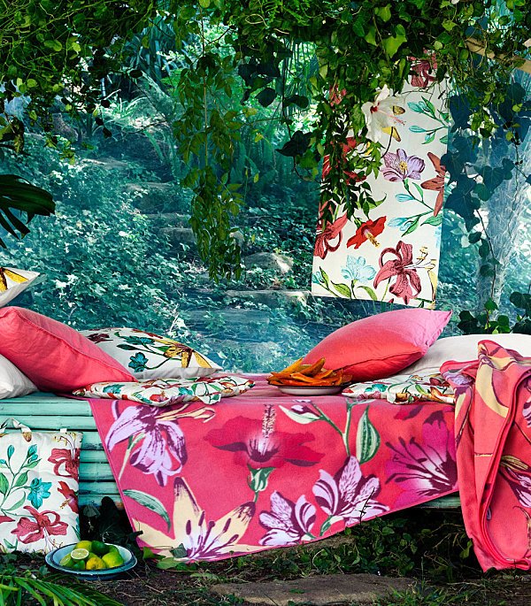 Vibrant & Cool Summer Decoration Items For 2013