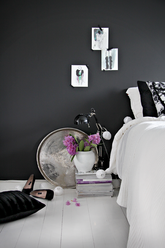 Ý tưởng phòng ngủ với tường trang trí màu đen