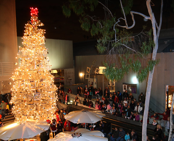 Chrismas Tree made of 86 Shopping Carts - Decoration - Idea