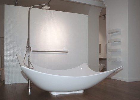 A New Dimension in Bathing: Ceramica Flaminia’s new Leggera Bathtub