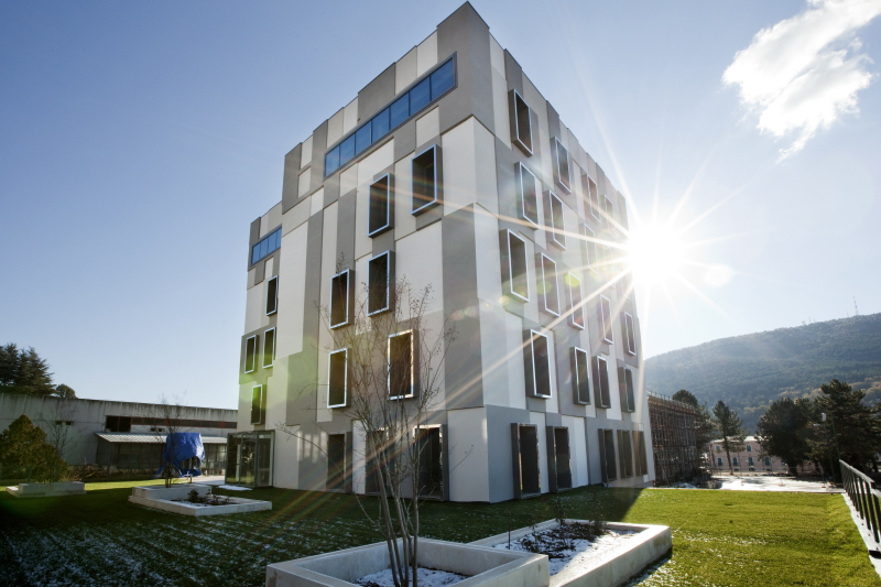 ตึกรูปทรงเหลี่ยมๆที่แปลกตา - ตกแต่งบ้าน - การออกแบบ - ไอเดีย - ของแต่งบ้าน - แต่งบ้าน - ตกแต่ง - ออกแบบ - บ้านในฝัน - ห้องนั่งเล่น