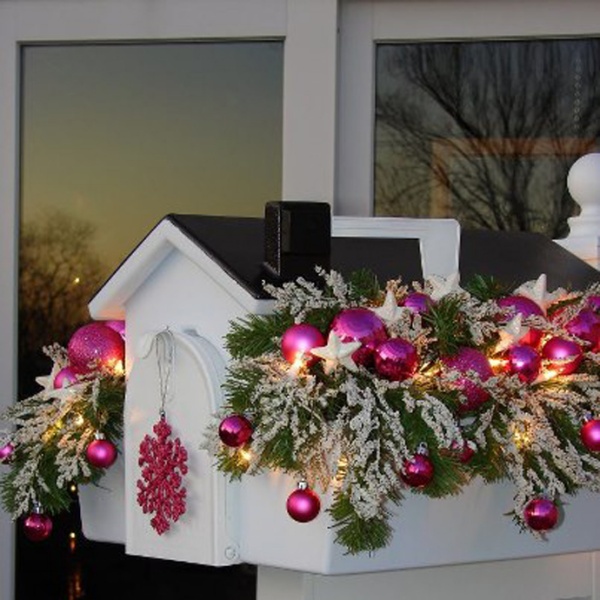 Welcoming Christmas - Festively Decorate Mailbox in a Fairy Tale Look
