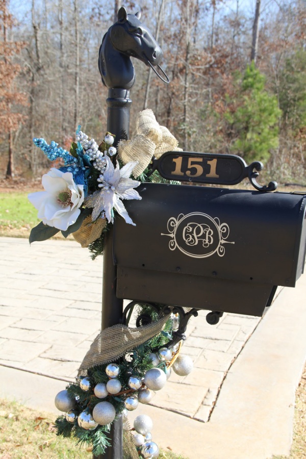 Welcoming Christmas - Festively Decorate Mailbox in a Fairy Tale Look - DIY - Design Trend - Decoration - Mailbox - Outdoor - Ideas