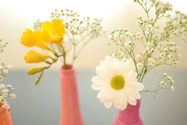 เปลี่ยนขวดแก้วแสนธรรมดา ให้กลายเป็นแจกันดอกไม้สุดเก๋! - งานประดิษฐ์ - DIY - ตกแต่งบ้าน - ของแต่งบ้าน - แจกันดอกไม้ - DIY แจกันดอกไม้ - แจกันจากขวดแก้ว