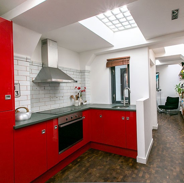 Không gian nấu ăn thêm rực rỡ với tủ và kệ đầy màu sắc - Nội thất - Thiết kế - Bếp - Tủ bếp - Kệ bếp
