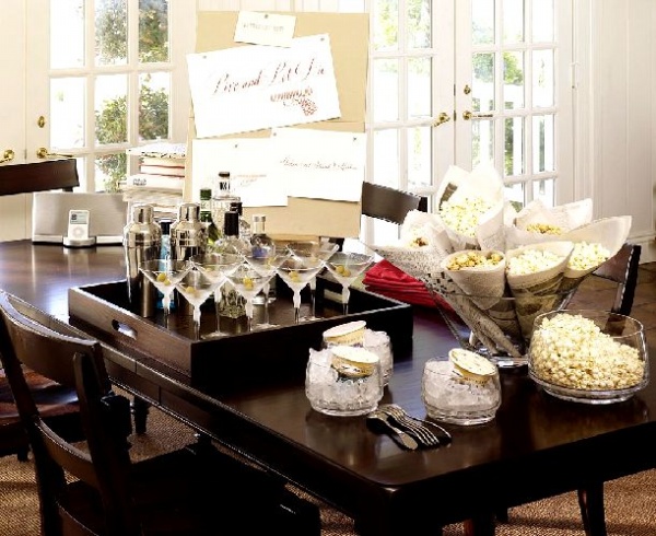 Silver White Table Decor for New Year's Eve Party - Decoration - Design - Interior Design - Ideas - New Year's Eve - Table Setting - Party