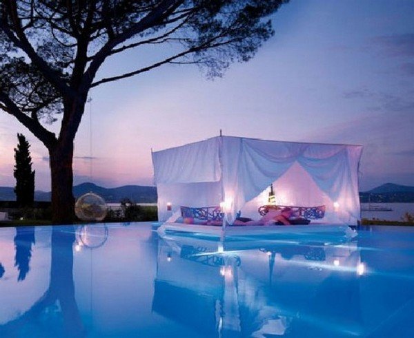 Những chiếc giường ngủ canopy sang trọng & lãng mạn