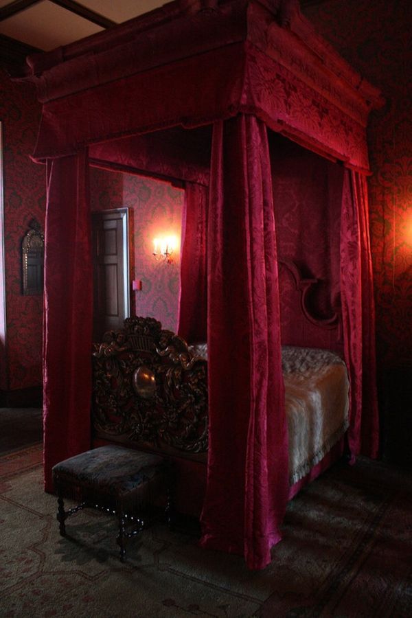 Ngôi nhà huyền bí theo phong cách Gothic - Thiết kế - Ý tưởng - Trang trí