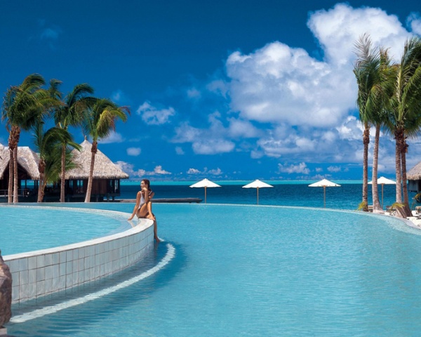 Những hồ bơi đẹp trên thế giới thuộc tập đoàn Hilton
