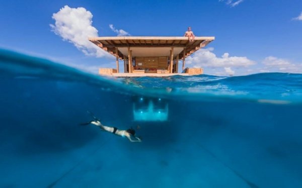 Khách sạn Manta Resort nửa chìm nửa nổi ấn tượng tại đảo Pemba