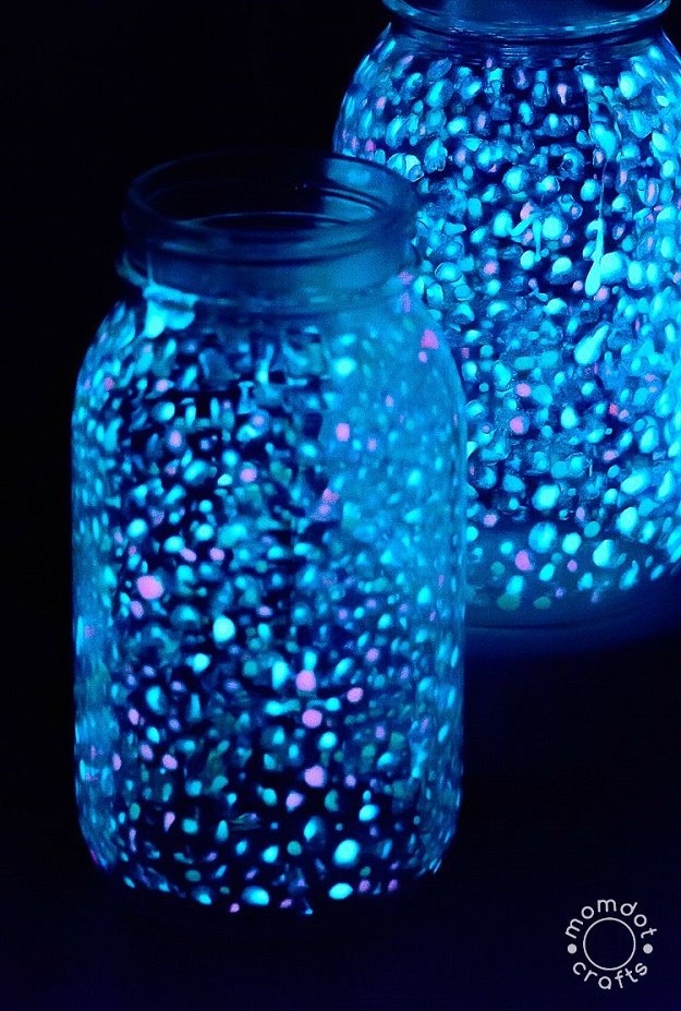 DIY ทำ "Glowing Galaxy Jar" ตกแต่งห้องได้ง่ายๆด้วยขวดโหล