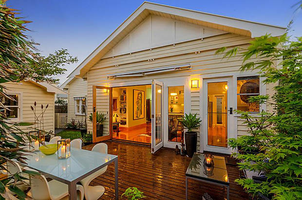 บ้านสวยชั้นเดียว เน้นความคลาสสิค สวยสะดุดตากับทางเดิน