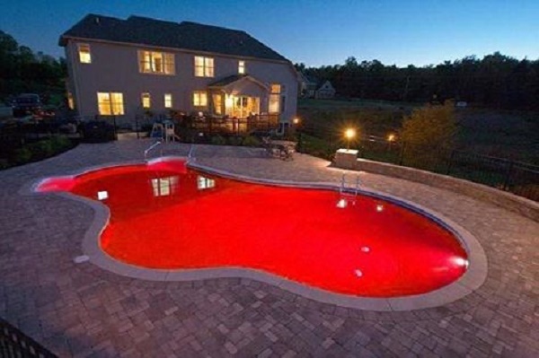 อุ๊ต๊ะ!! เก๋มากกกก กับสระว่ายน้ำสีแดง - ตกแต่ง - ของแต่งบ้าน - สระว่ายน้ำ