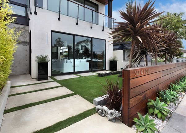 Tăng sự riêng tư và vẻ đẹp cho ngôi nhà hiện đại với hàng rào gỗ