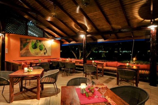 Không gian beach bar ấm cúng tại khách sạn Calabash, St. George’s – Grenada - Calabash - Khách sạn - Bar - Thiết kế thương mại