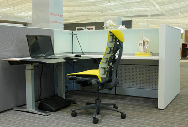 Elegant Adjustable Desk From Herman Miller - Herman Miller - Desk