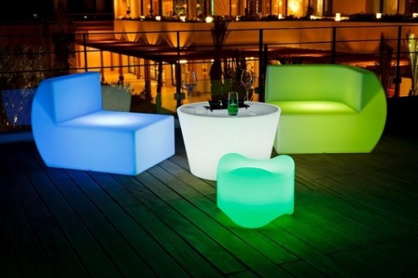 Látványos és vidám LED bútorok a Moree-től
