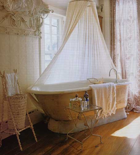 Phòng tắm cổ điển với rèm che hững hờ - Trang trí - Nội thất - Rèm - Phòng tắm