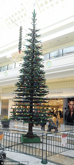 Impressive 30 foot Christmas Tree By Using 350.000 Lego Bricks - LEGO - Design - Commercial Design - Design News
