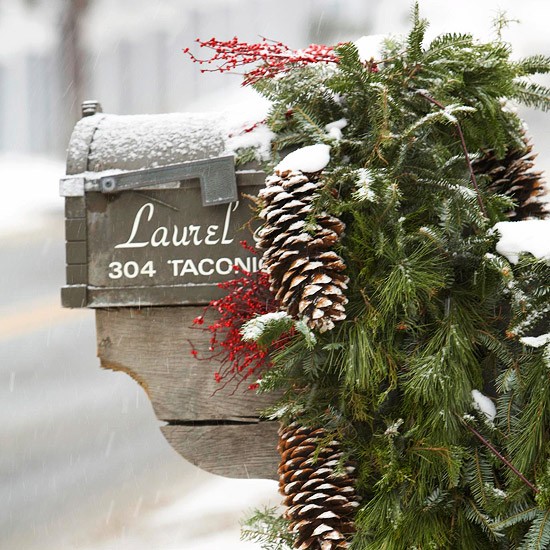 Welcoming Christmas - Festively Decorate Mailbox in a Fairy Tale Look - DIY - Design Trend - Decoration - Mailbox - Outdoor - Ideas
