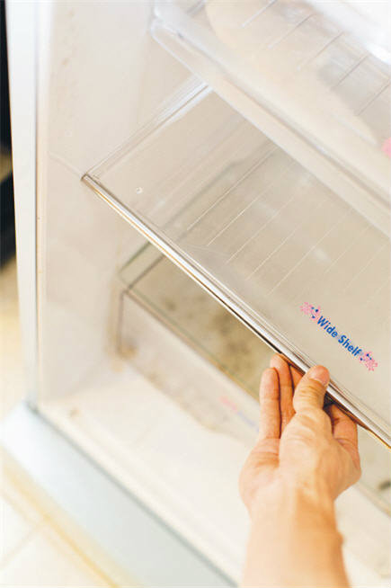 วิธีการดูแลรักษาตู้เย็น ช่วยยืดอายุการใช้งานและประหยัดค่าไฟ - เครื่องใช้ไฟฟ้า - การดูแลตู้เย็น - ยืดอายุการใช้งาน - ตู้เย็น - ทำความสะอาดตู้เย็น