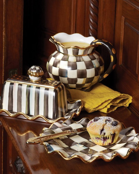 Đồ dùng bàn trà  Courtly Check mới lạ với họa tiết sọc caro trắng đen - Trang trí - Ý tưởng - Thiết kế - Thiết kế đẹp - MacKenzie-Childs