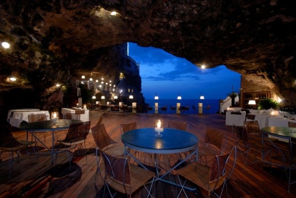 Ý: Nhà Hàng ‘Summer Cave’ Đẹp Lung Linh Trong Hang Động