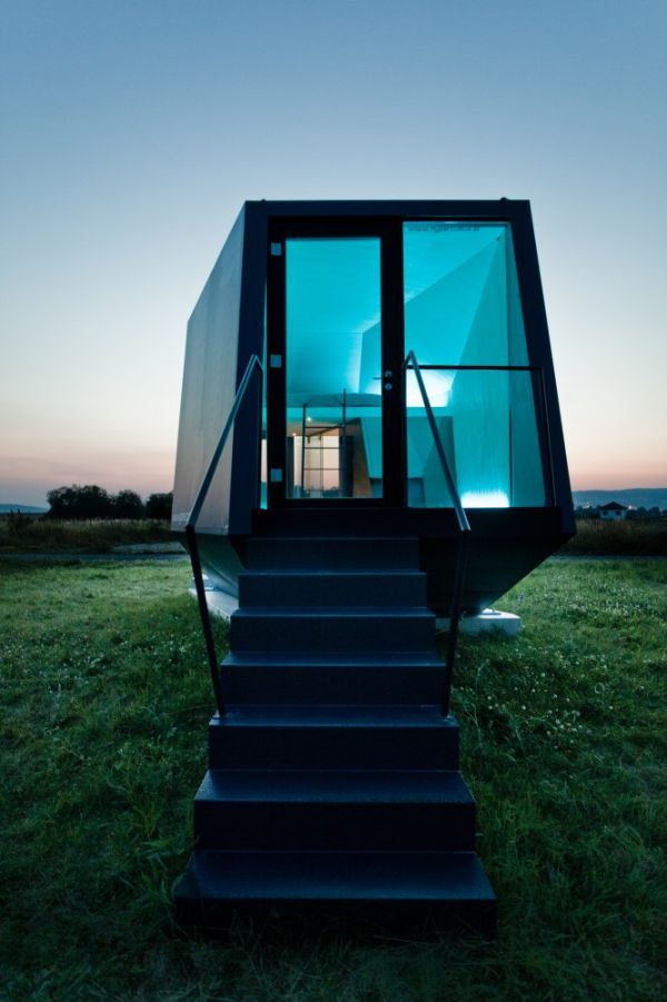 Studio WG3 with the Strange Design Idea - Hypercubus