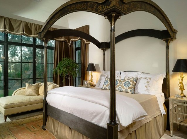 แบบเตียงสี่เสาสไตล์โรมัน ความสวยหรูที่คู่ควรสไตล์โรมัน