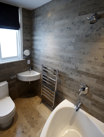 ห้องน้ำใช้กระเบื้องเซรามิค