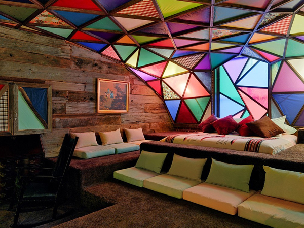 'Asleep in the Cyclone': Căn phòng khách sạn bắt mắt với trần nhà nghệ thuật - Thiết kế thương mại - Thiết kế - Jonah Freeman - Justin Lowe