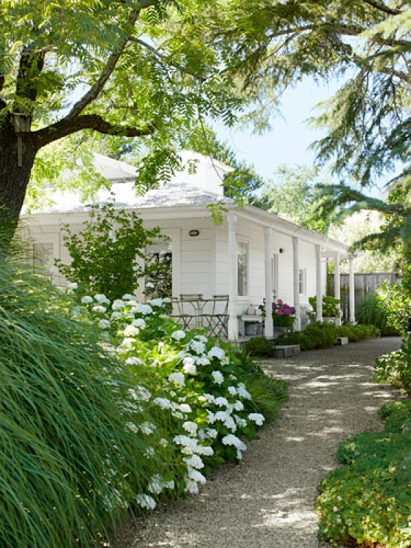 บ้านสีขาวท่ามกลางสวนสวยขนาดใหญ่ - ตกแต่งบ้าน - สวนสวย - แต่งบ้าน - เฟอร์นิเจอร์ - ออกแบบ - การออกแบบ - จัดสวน