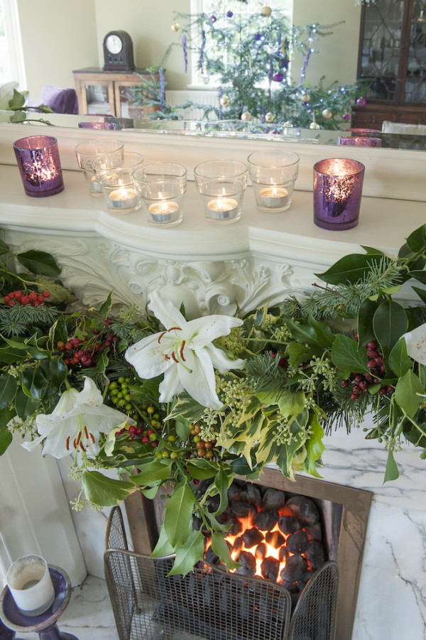 Beautiful Christmas Decorations Reminds Traditional English Styles - Decoration - Design - Interior Design - Ideas - Furniture - Lighting - Christmas - Living Room - Old British