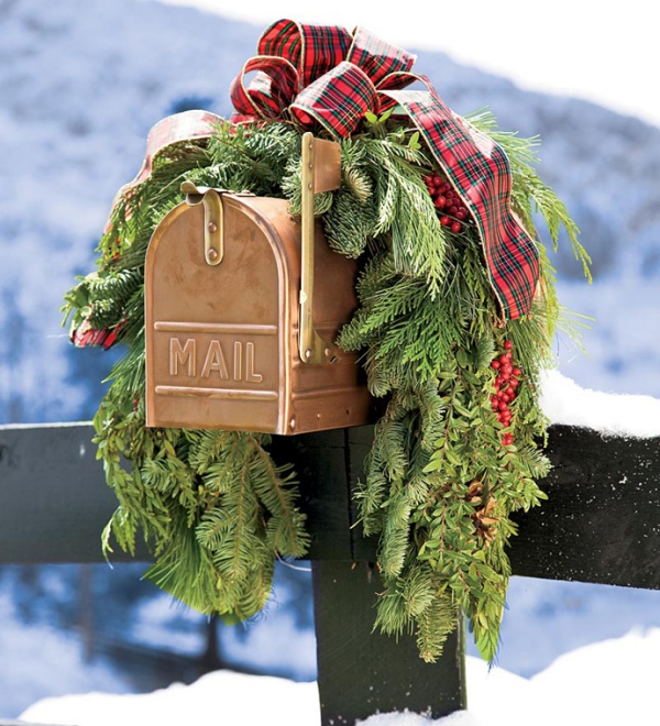 Welcoming Christmas - Festively Decorate Mailbox in a Fairy Tale Look
