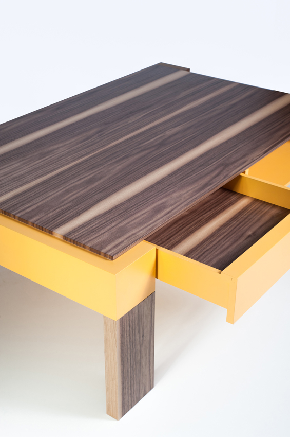โต๊ะไม้ลิ้นชักซ่อน แต่งบ้านสวย ใช้งานได้สะดวก - ของแต่งบ้าน - เฟอร์นิเจอร์ - โต๊ะไม้ซ่อนลิ้นชัก - โต๊ะวางกาแฟ - โต๊ะตั้งพื้น