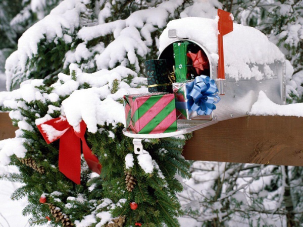Welcoming Christmas - Festively Decorate Mailbox in a Fairy Tale Look - DIY - Design Trend - Decoration - Mailbox - Outdoor - Ideas