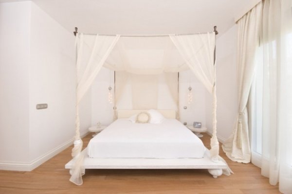 Giường canopy cho phòng ngủ lãng mạn