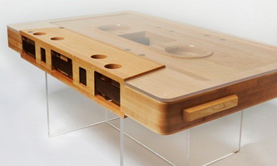 โต๊ะไม้ "เทปคาสเซ็ตต์" สำหรับคนรักเสียงเพลง