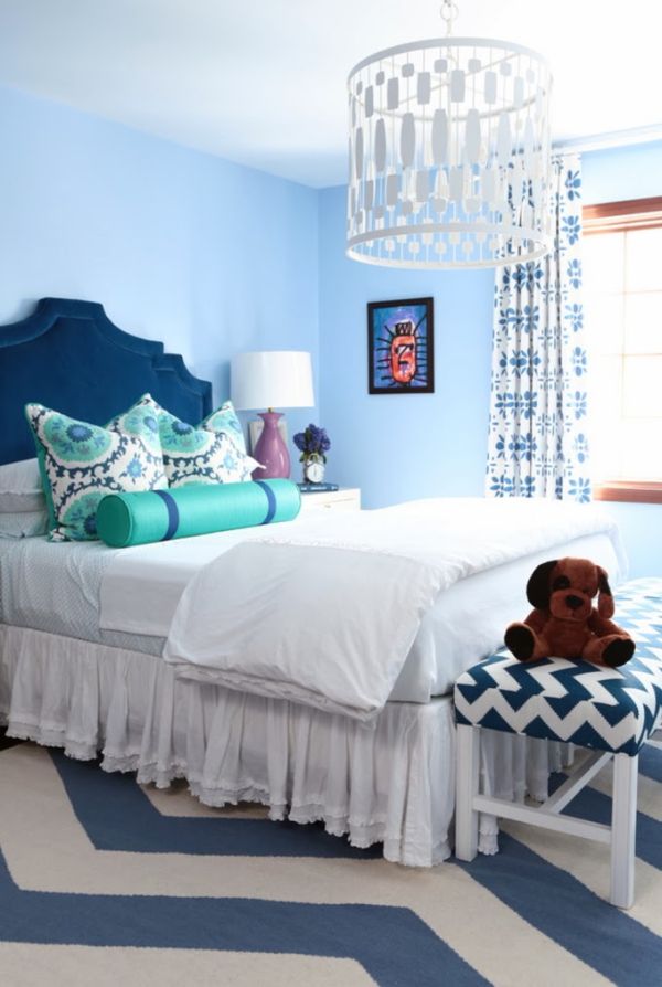 Không gian phòng ngủ thêm nhẹ nhàng với gam màu xanh ngọc
