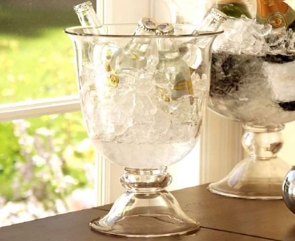 Silver White Table Decor for New Year's Eve Party - Decoration - Design - Interior Design - Ideas - New Year's Eve - Table Setting - Party