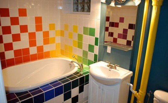 Gạch lát đủ màu sắc cho phòng tắm thêm vui mắt