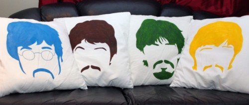 Thú vị với gối sofa Beatles