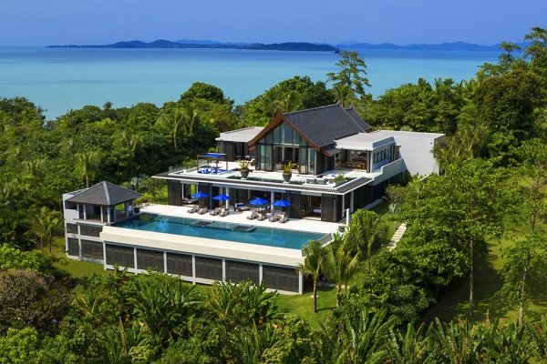 Villa Padma lọt thỏm giữa một vùng xanh ngắt màu trời & biển